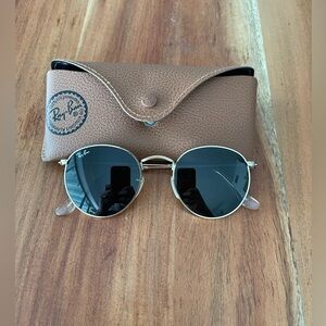 Ray-Ban round sunglasses.
